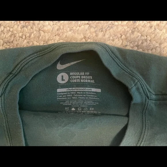 Nike T Shirt - Picture 2 of 3